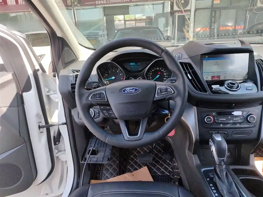 Ford Kuga 2017 — фото 11