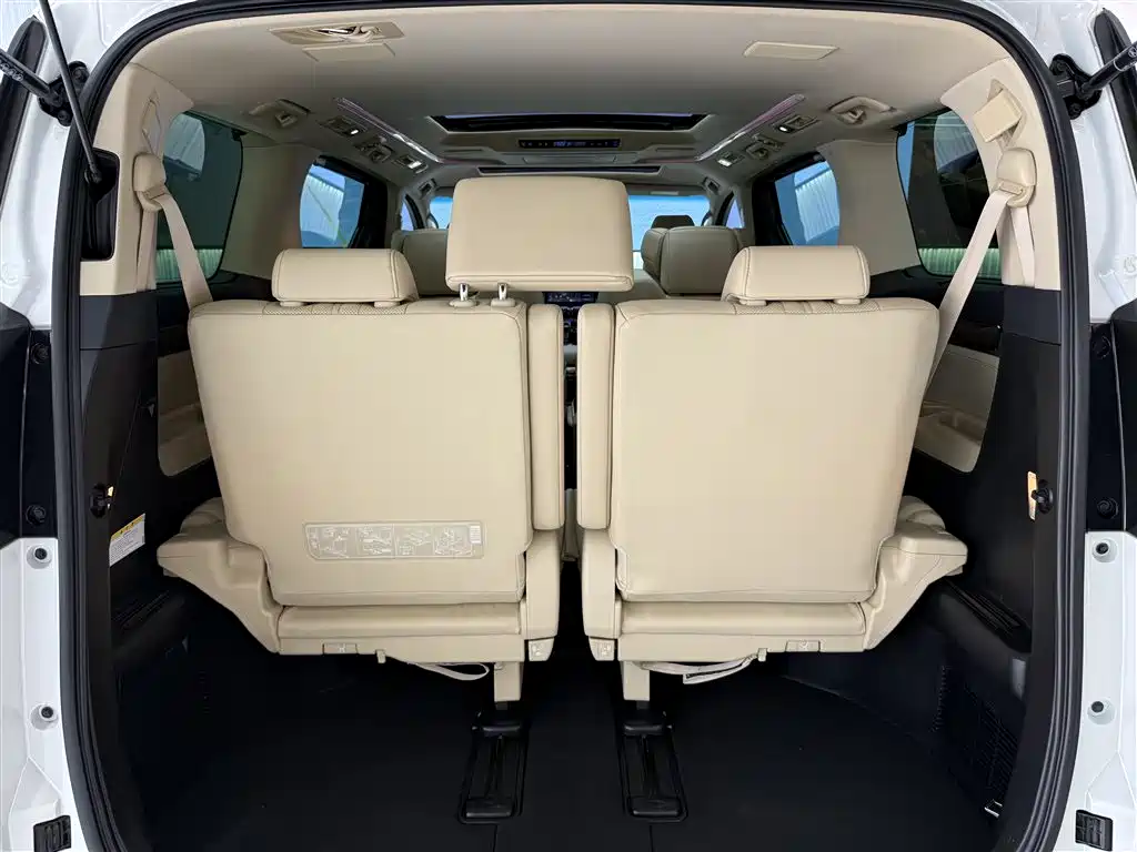 Toyota Vellfire 2022 — фото 11