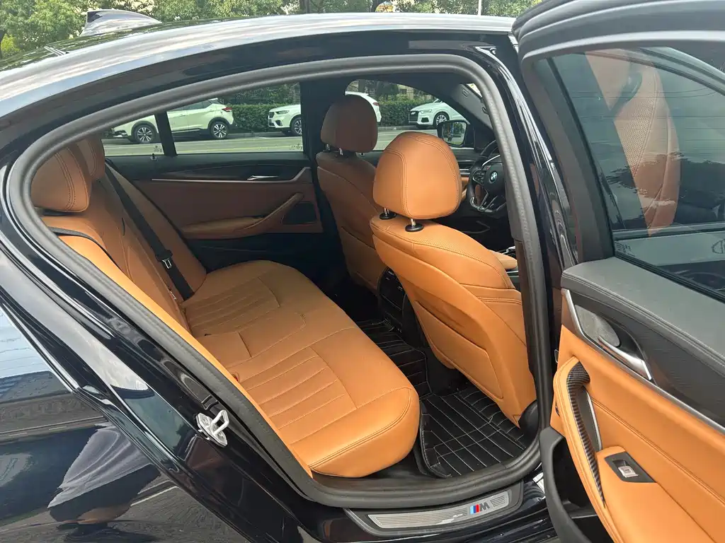 BMW 5 Series 2023 — фото 12