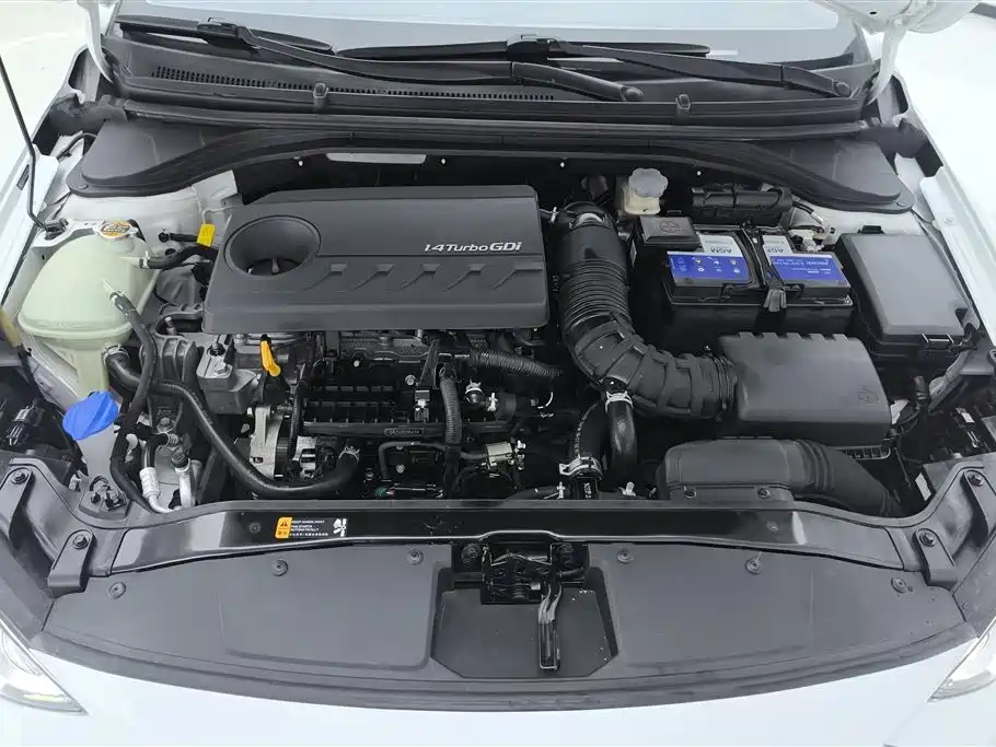 Hyundai Elantra 2018 — фото 10