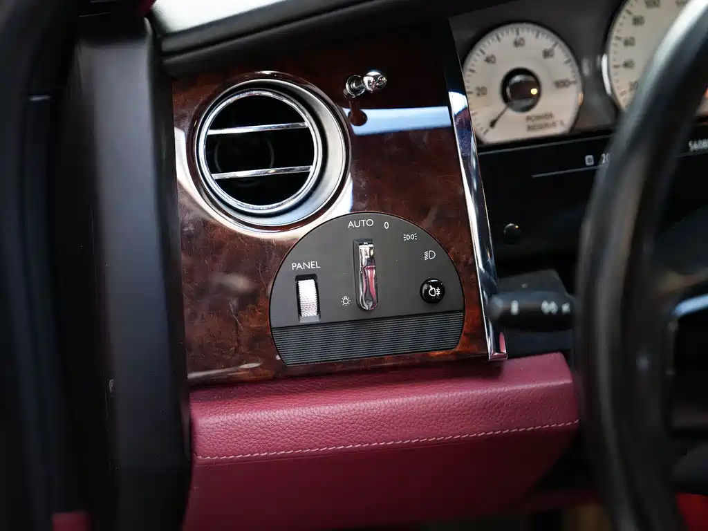 Rolls-Royce Ghost 2015 — фото 35