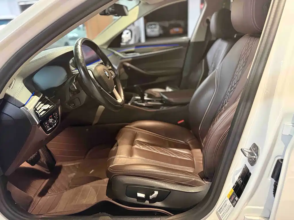 BMW 5 Series New Energy 2019 — фото 9