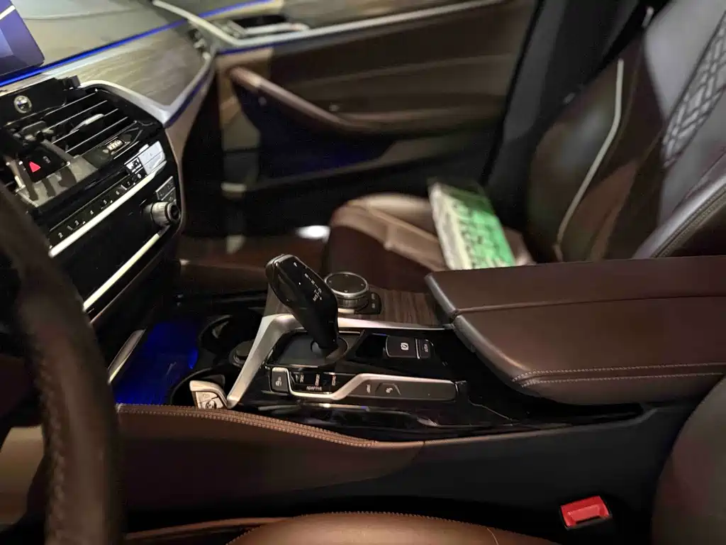 BMW 5 Series New Energy 2019 — фото 10