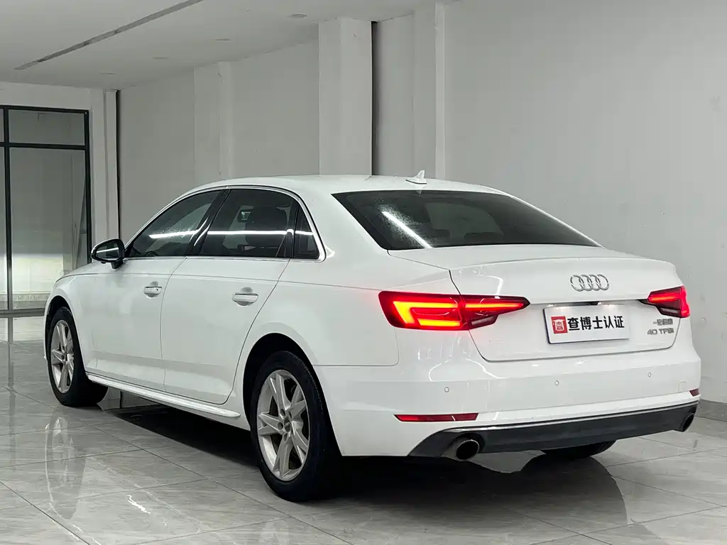 Audi A4L 2018 — фото 12