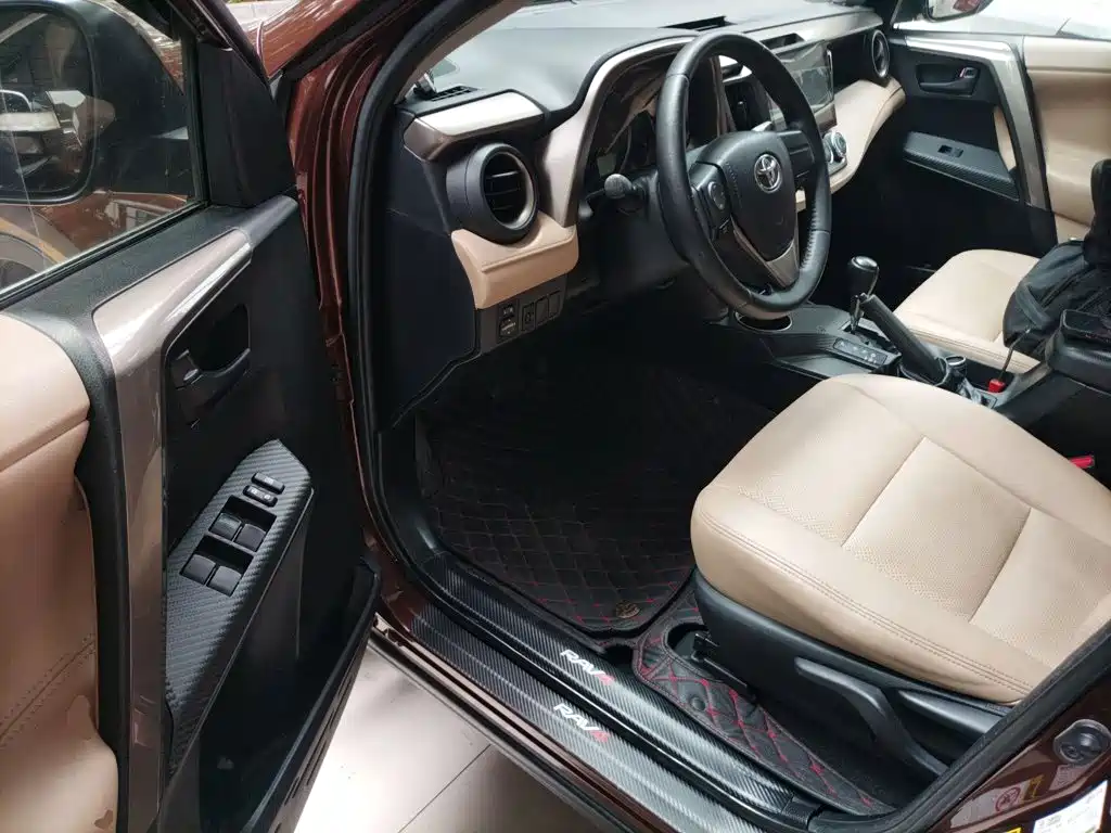 Toyota RAV4 2014 — фото 12