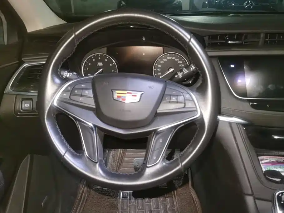 Cadillac XT5 2018 — фото 15