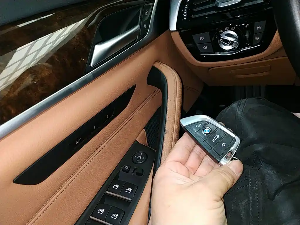 BMW 5 Series 2018 — фото 17