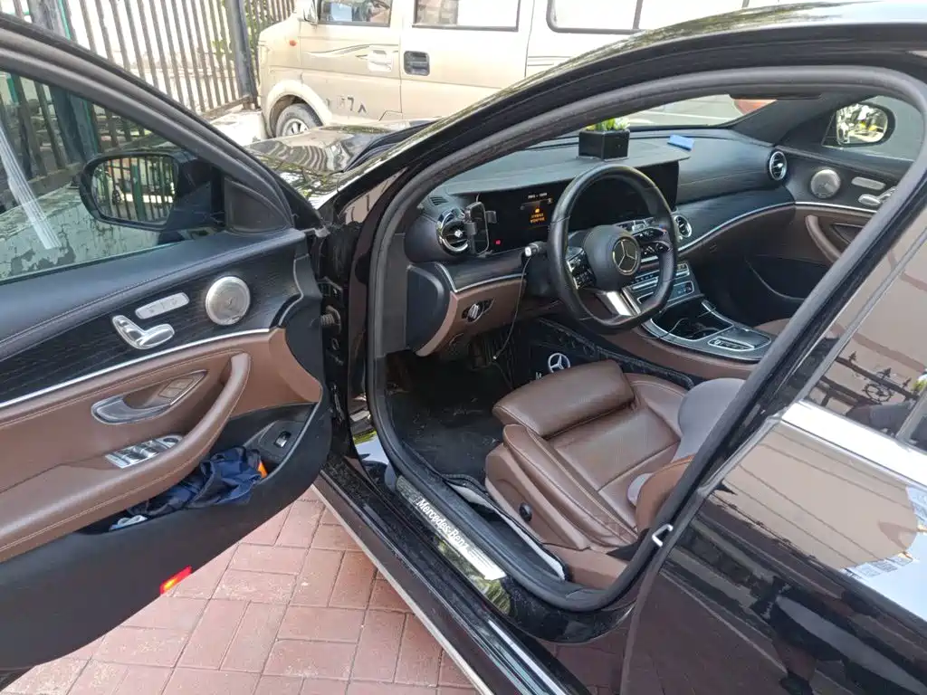 Mercedes-Benz E-Class 2022 — фото 13