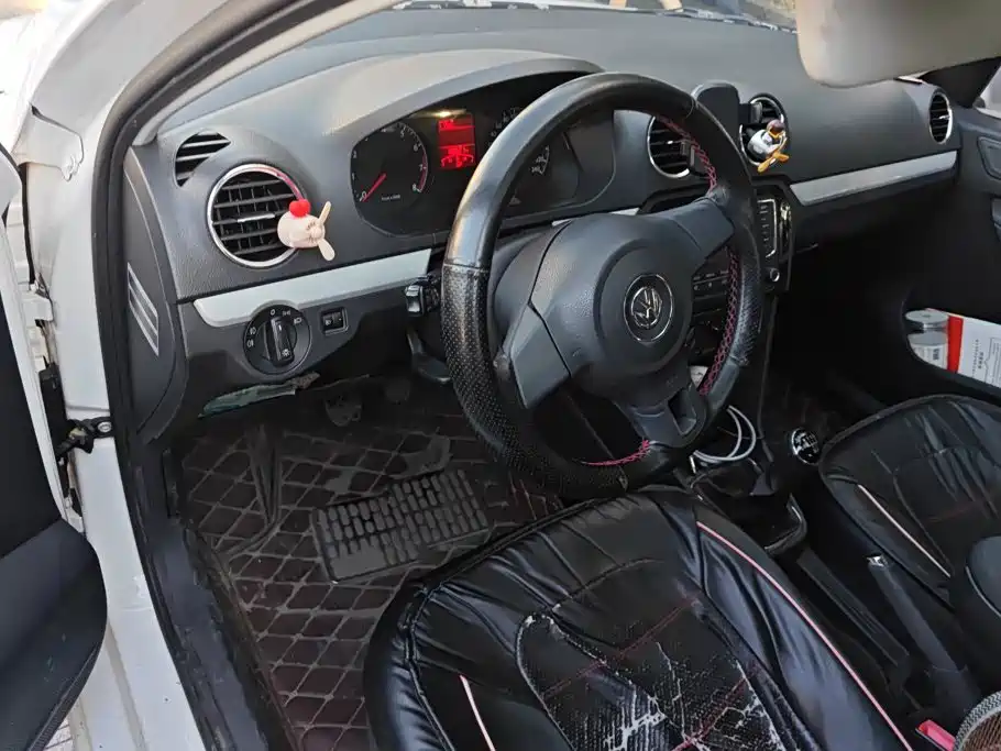 Volkswagen Jetta 2015 — фото 12