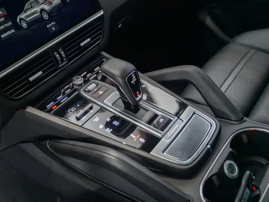 Porsche Cayenne 2018 — фото 13