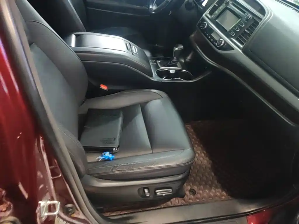 Toyota Highlander 2017 — фото 25