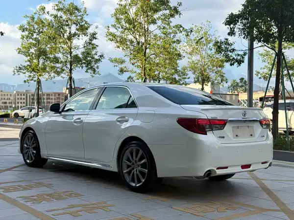 Toyota Reiz 2015