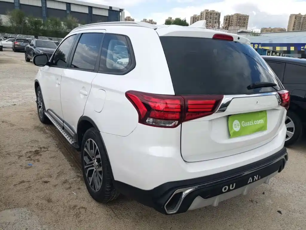 Mitsubishi Outlander 2017 — фото 23