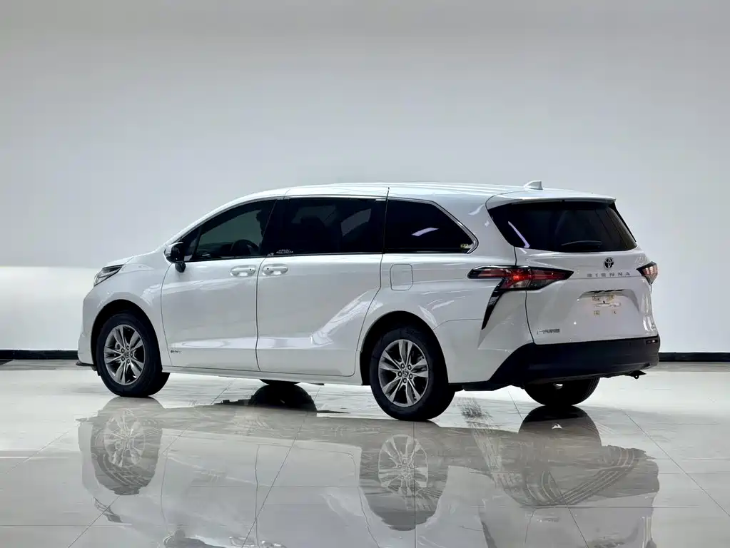 Toyota Sienna 2024 — фото 11