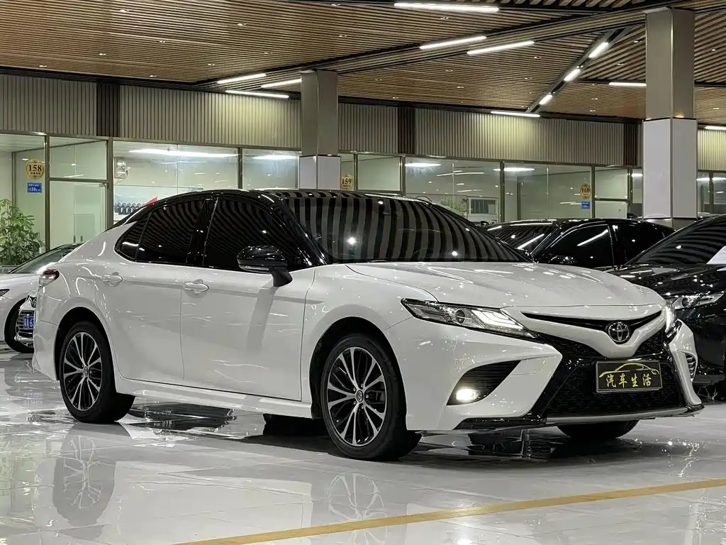 Toyota Camry 2020 — фото 3