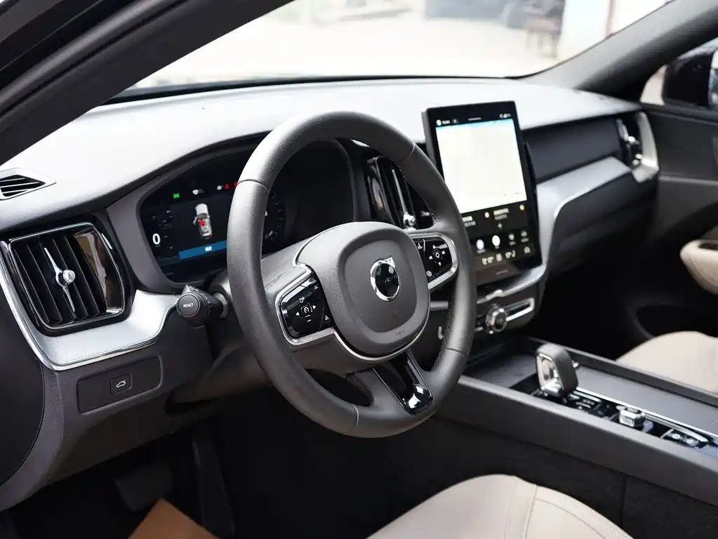 Volvo XC60 2025 — фото 17