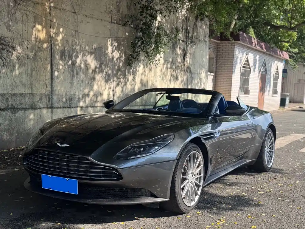 Aston Martin DB11 2018 — фото 1