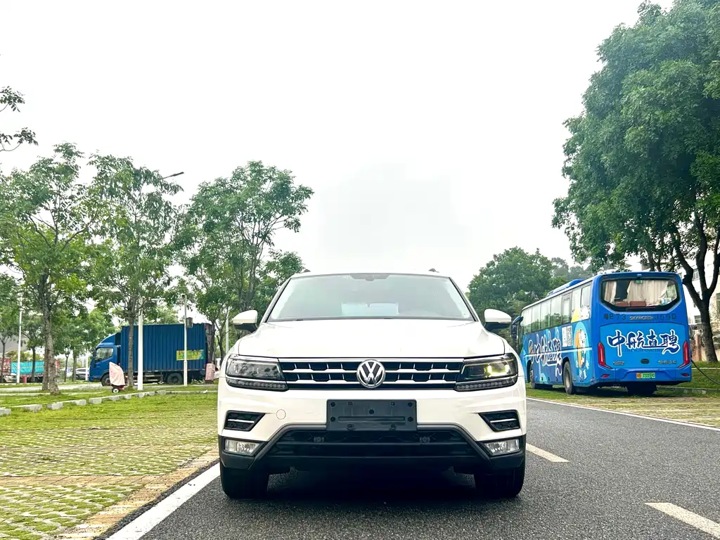 Volkswagen Tiguan L 2017 — фото 3