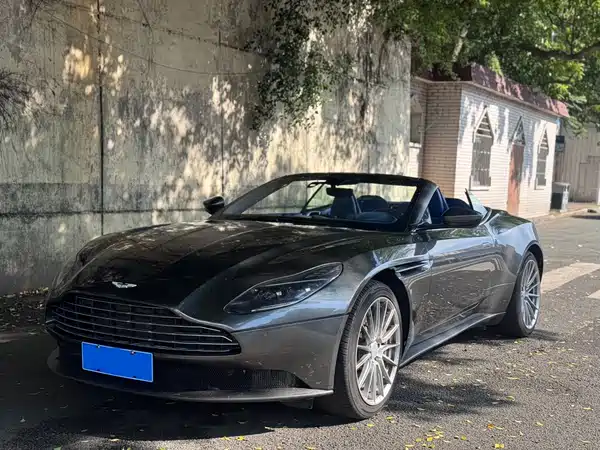 Aston Martin DB11 2018