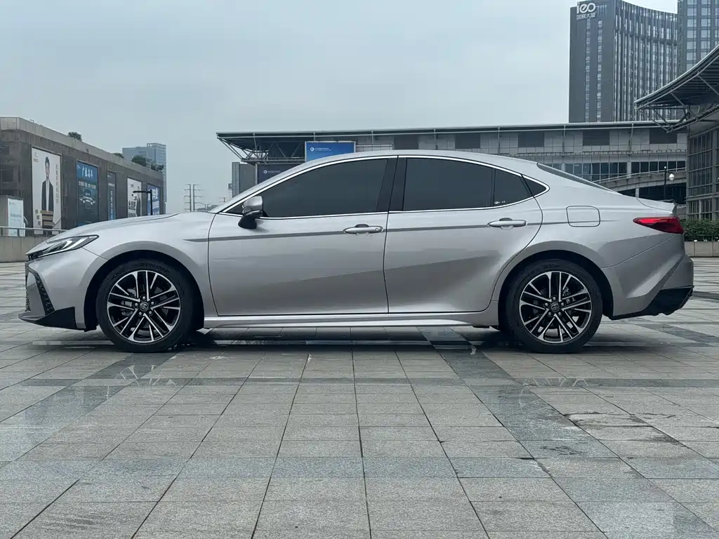 Toyota Camry 2025 — фото 8