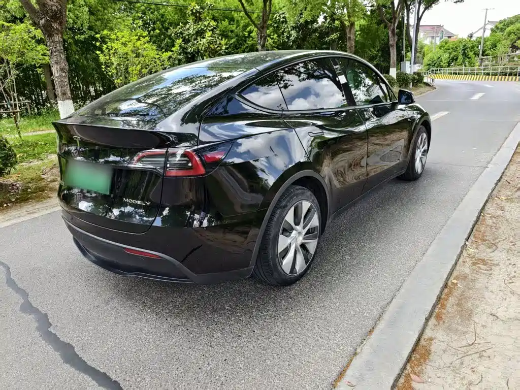 Tesla Model Y 2022 — фото 9