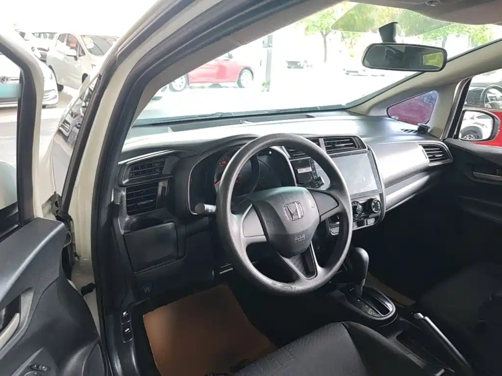 Honda Fit 2018 — фото 10