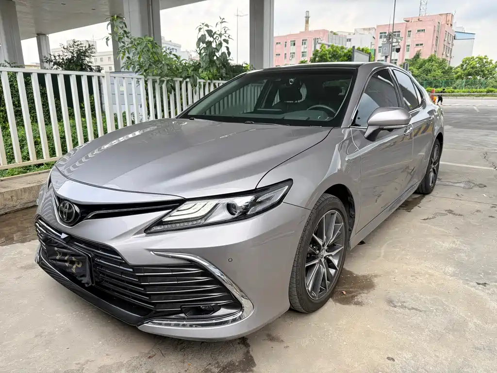 Toyota Camry 2021 — фото 1