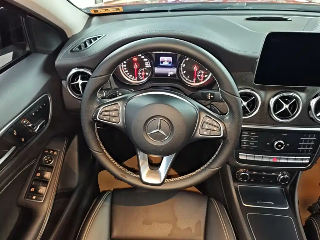 Mercedes-Benz GLA 2018 — фото 11