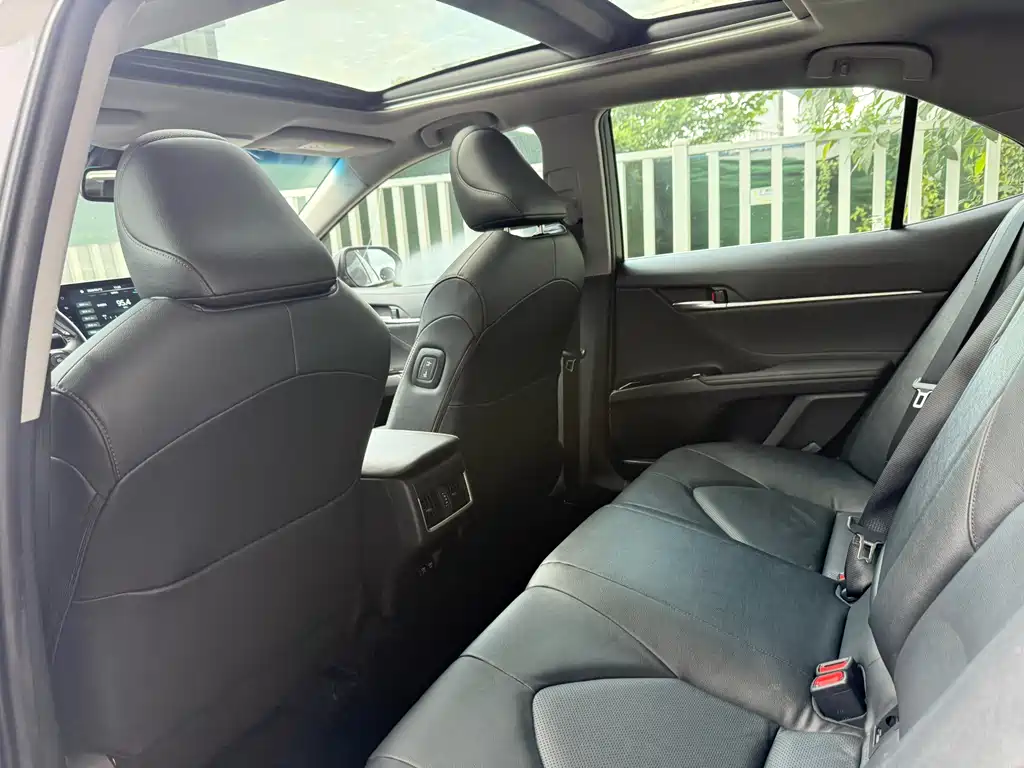 Toyota Camry 2021 — фото 10