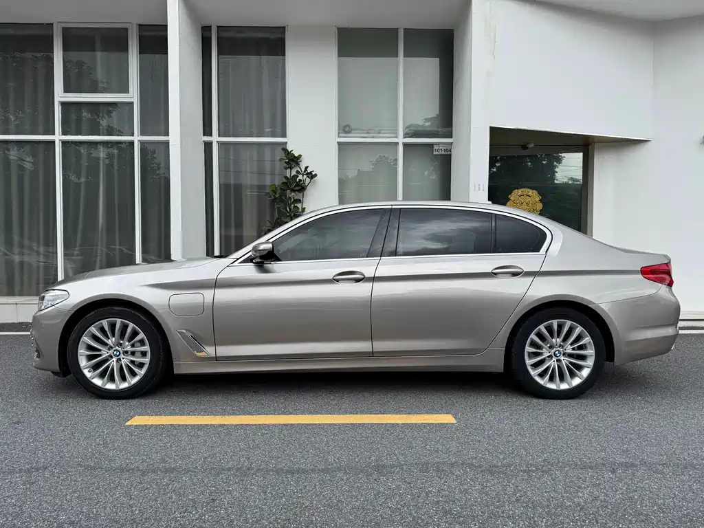 BMW 5 Series New Energy 2020 — фото 4