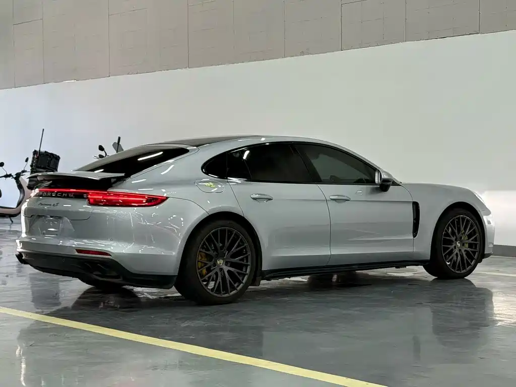 Porsche Panamera 2017 — фото 9