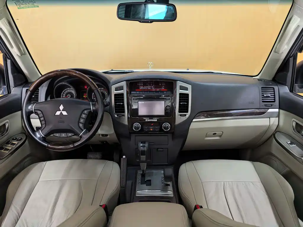 Mitsubishi Pajero 2019 — фото 19