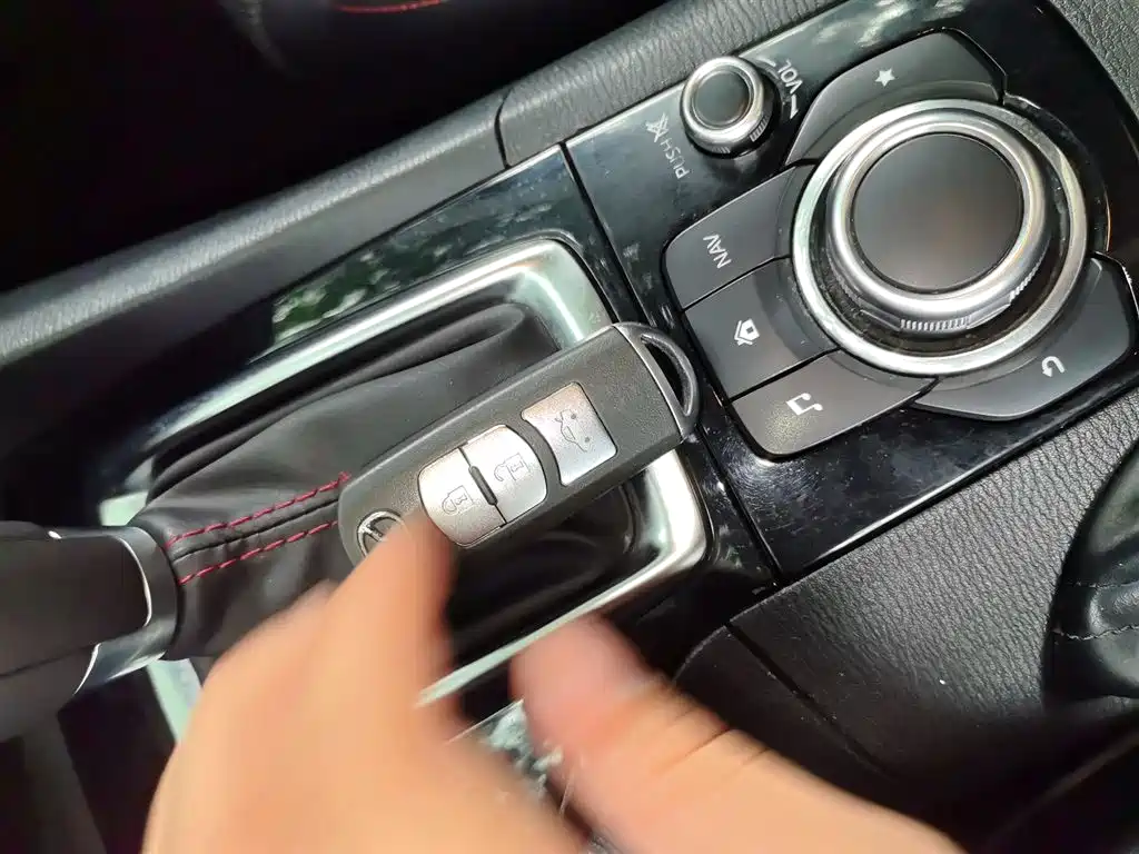 Mazda 3 Axela 2016 — фото 12