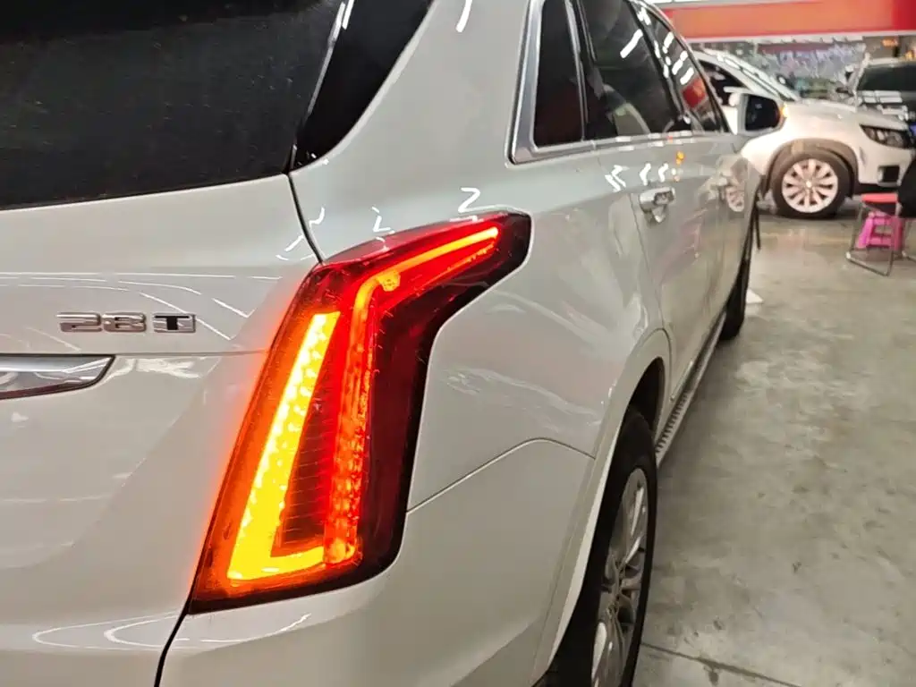 Cadillac XT5 2020 — фото 8