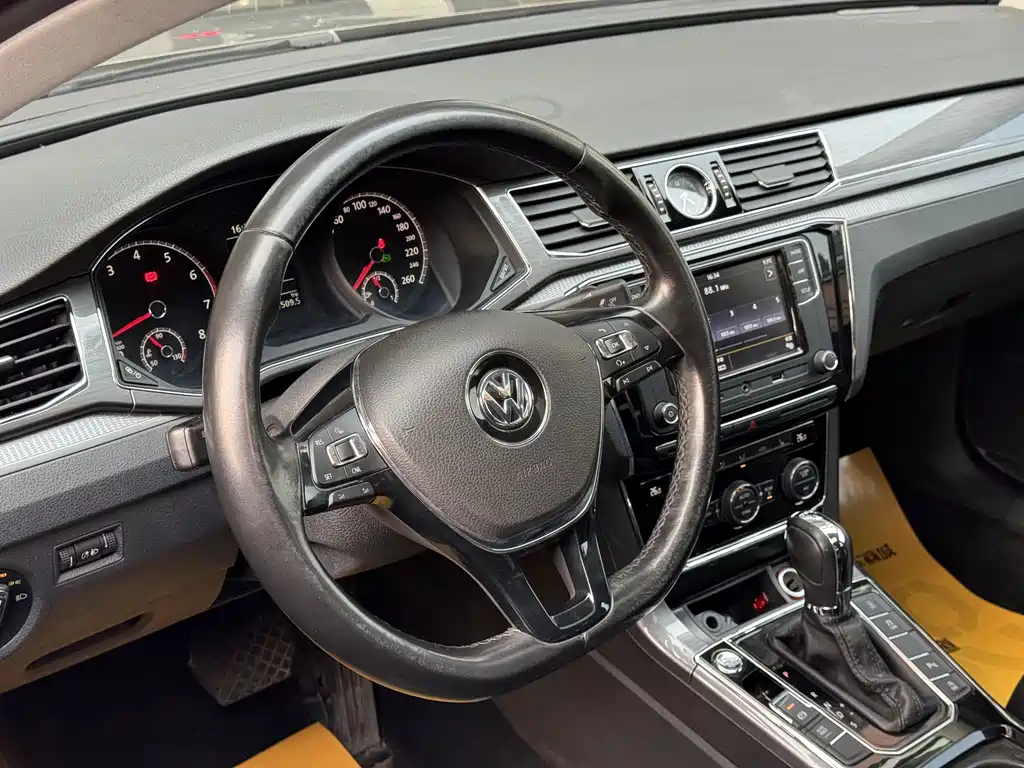 Volkswagen Passat 2018 — фото 16