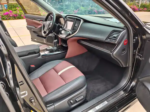 Toyota Crown 2017