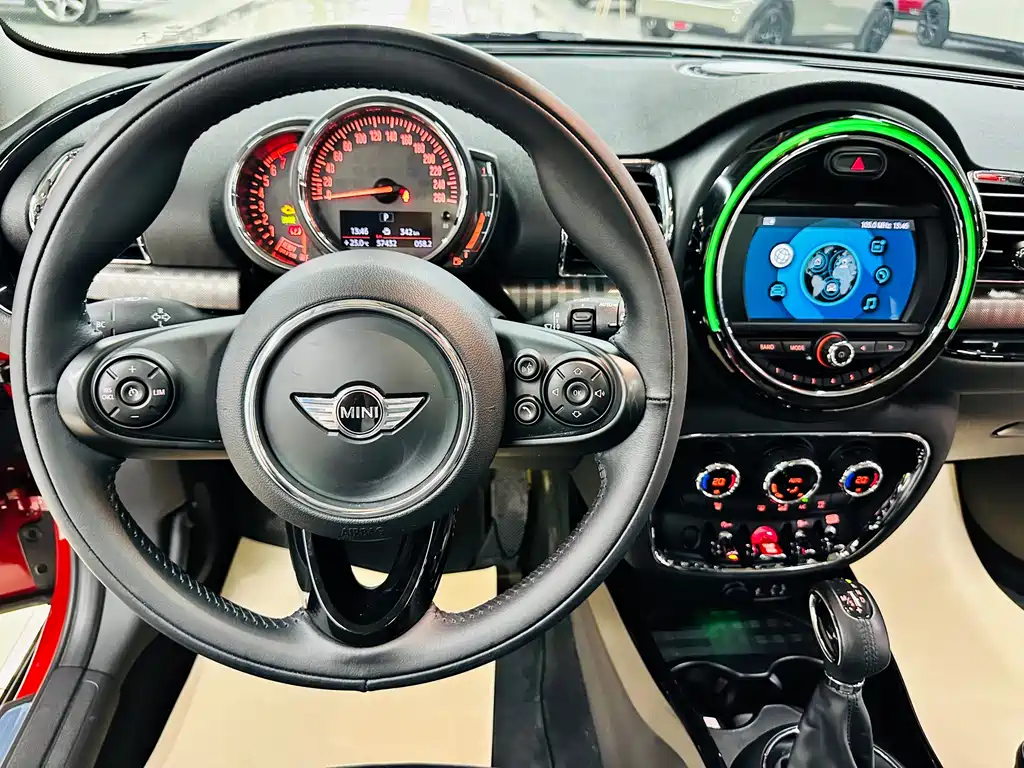 MINI Clubman 2018 — фото 46