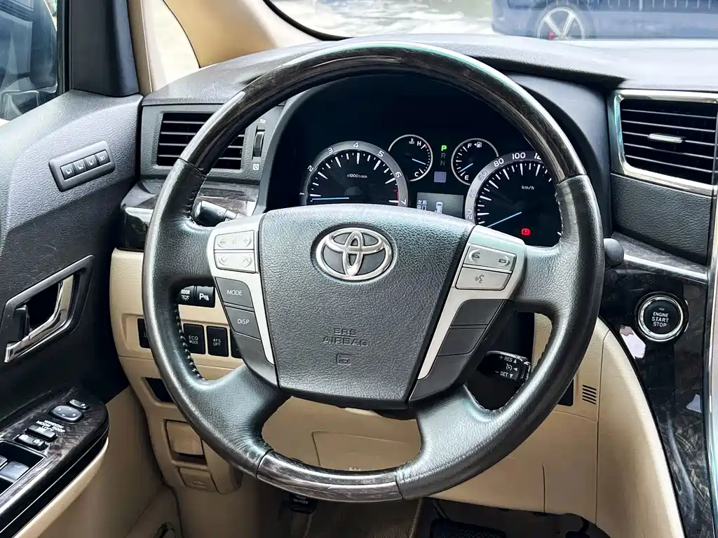 Toyota Alphard 2014 — фото 11