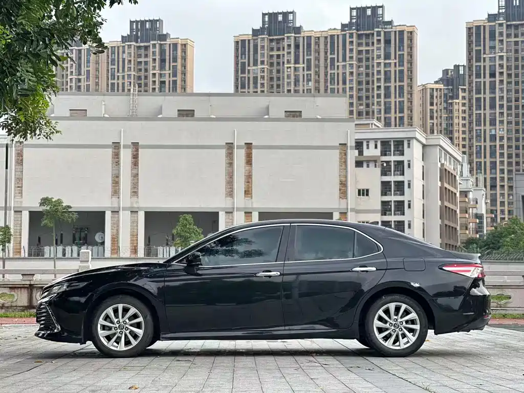 Toyota Camry 2022 — фото 17