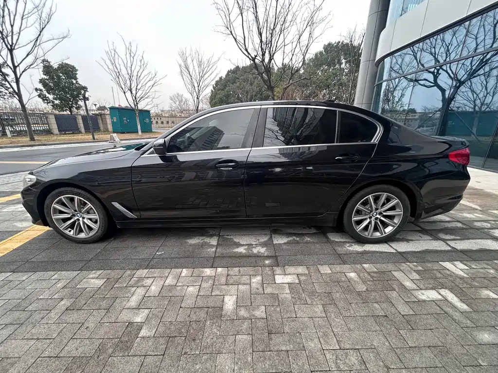 BMW 5 Series 2018 — фото 4