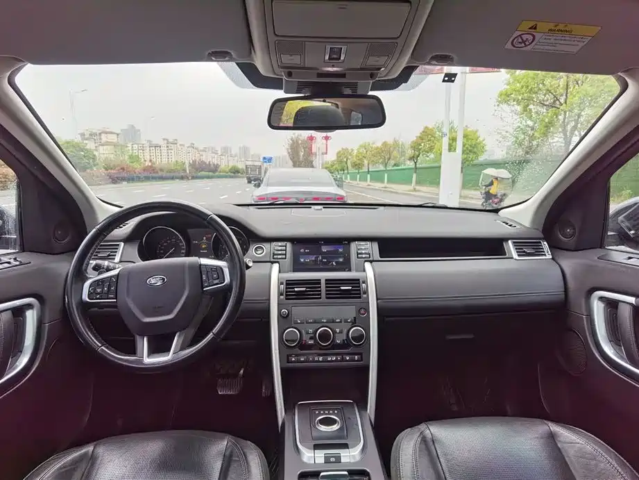 Land Rover Discovery Sport 2017 — фото 13
