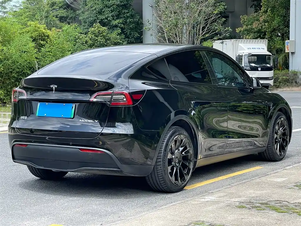 Tesla Model Y 2021 — фото 24