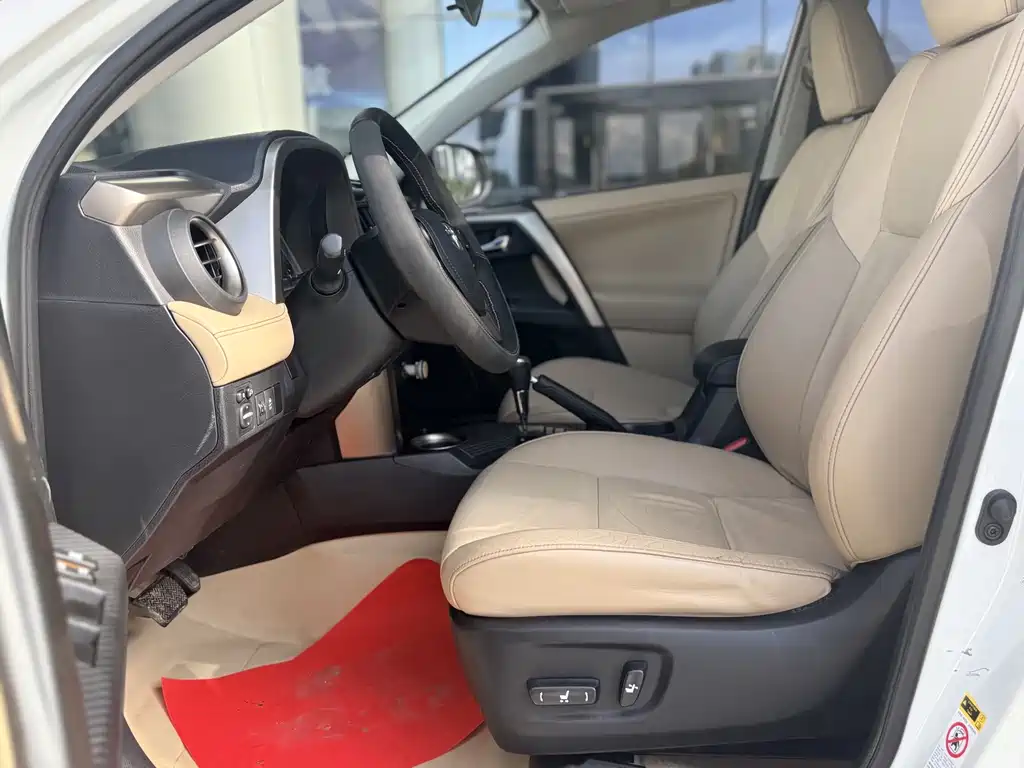Toyota RAV4 2015 — фото 13
