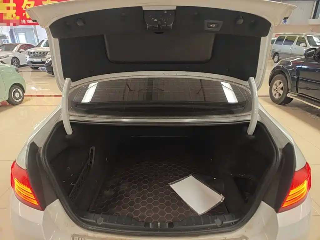 BMW 5 Series 2016 — фото 19