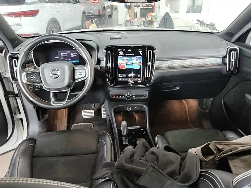 Volvo XC40 NEV 2021 — фото 10