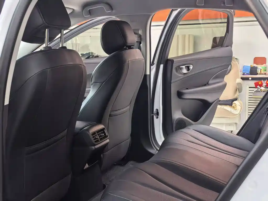BYD Seal 05 DM-i 2025 — фото 5