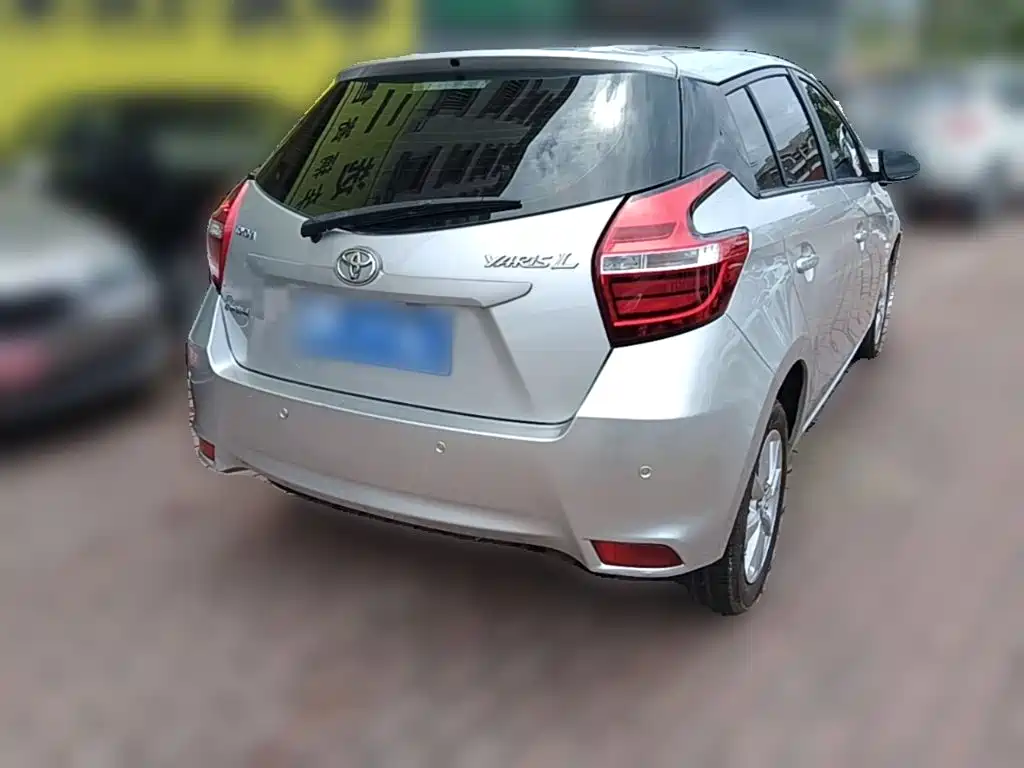 Toyota Yaris L 2014 — фото 12