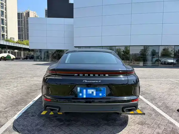 Porsche Panamera 2025