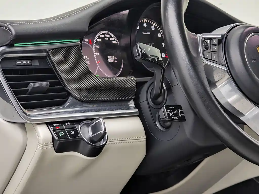 Porsche Panamera 2018 — фото 12
