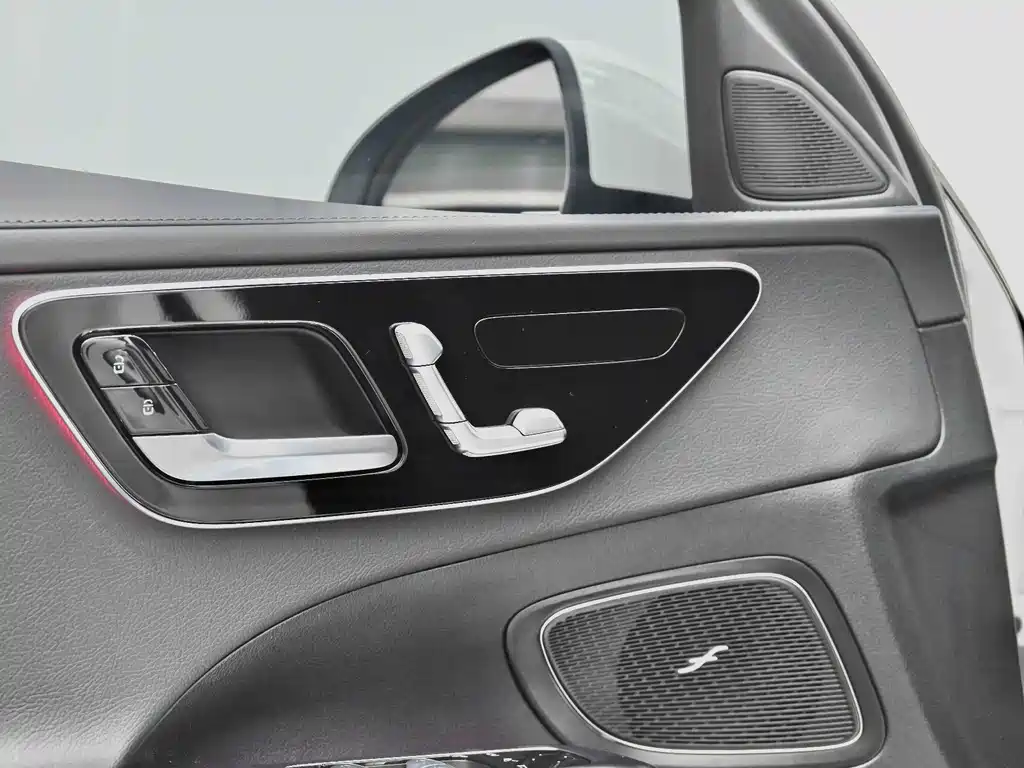 Mercedes-Benz C-Class 2024 — фото 21